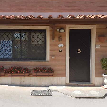 Bed & Breakfast "A Casa Di Anto" Mentana Exterior foto
